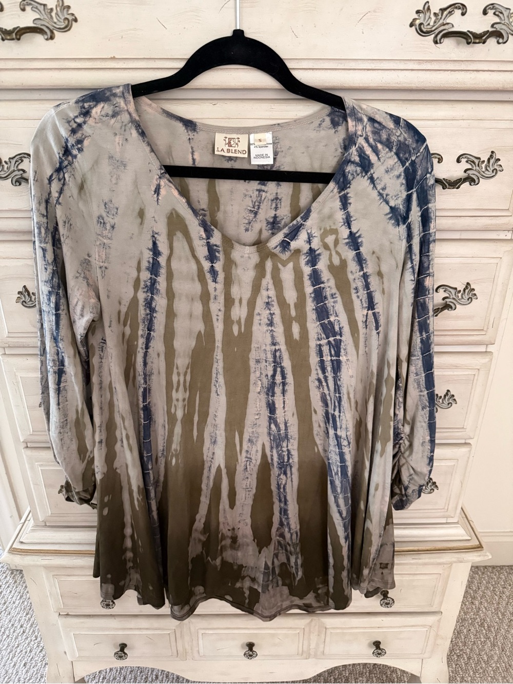 LA Blend" top is a bohemian-style v-neck tunic vertical clamp Alligator Tie-dye